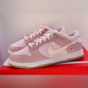 W Nike Dunk Low SE – Light Soft Pink – Women’s 11